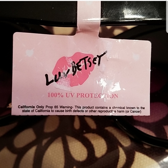 NWT Betsey Johnson sunglasses - Picture 6 of 6